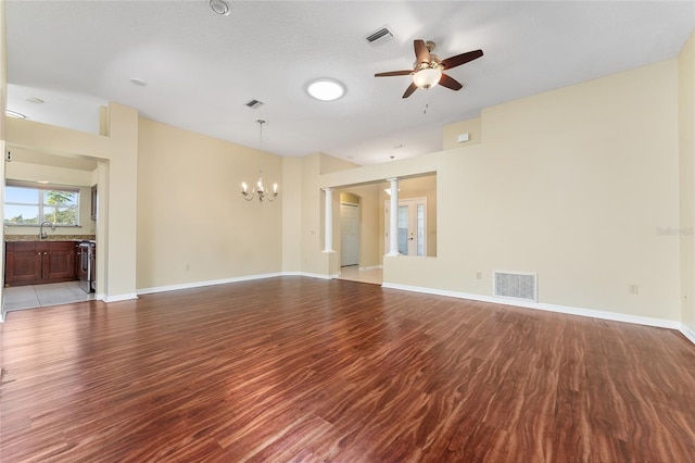 empty room featuring sink, a textured ceiling, light hardwood / wood-style flooring, and ceiling fan with notable chandelier