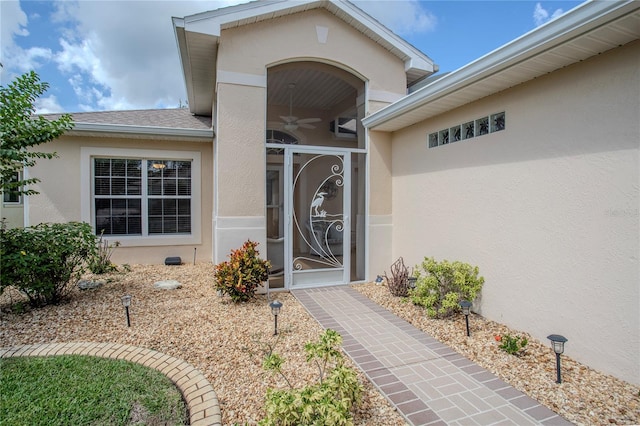 entrance to property featuring ceiling fan