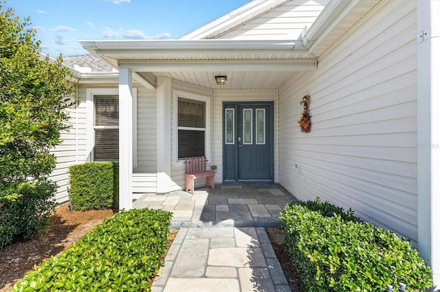 property entrance with covered porch