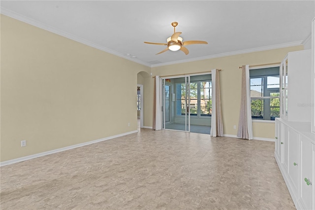 empty room featuring ceiling fan and crown molding