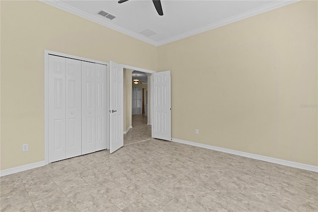 unfurnished bedroom with ceiling fan, crown molding, and a closet