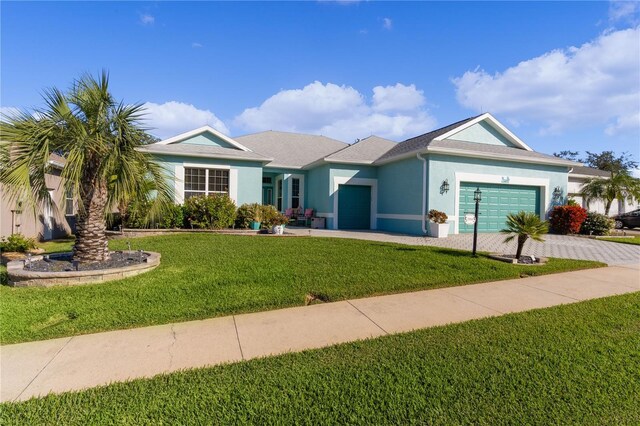 25304 Forest Oak Ct, Leesburg, FL 34748 - ranch-style home featuring stucco siding, an attached garage, driveway, and a front lawn