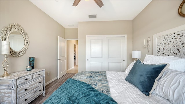 bedroom with hardwood / wood-style floors, a closet, and ceiling fan