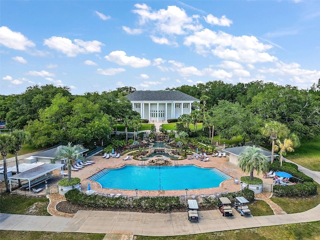 view of swimming pool