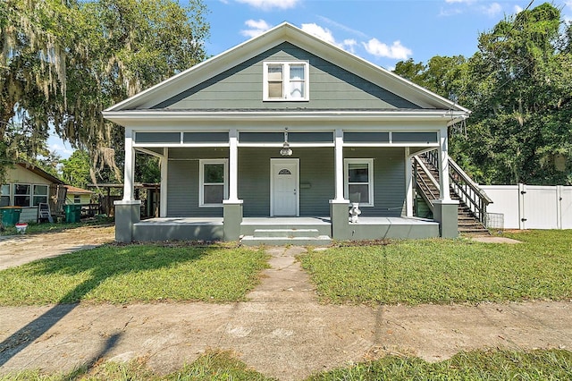 view of front facade featuring a front lawn and a porch