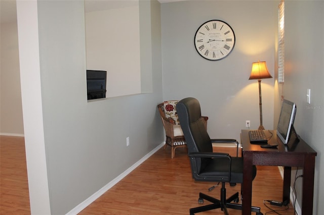 1681 Strathmore Cir, Mount Dora, FL 32757 - office space with wood finished floors and baseboards