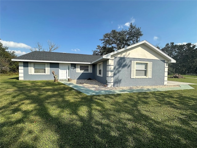 single story home with a front yard