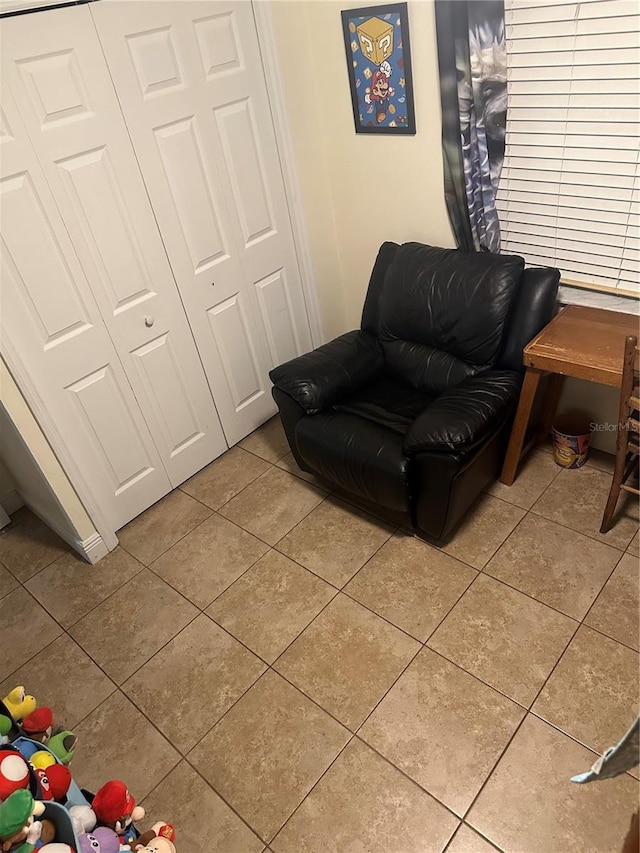 sitting room featuring light tile patterned floors