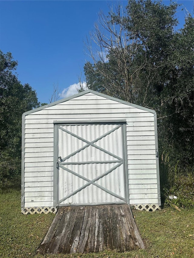 view of outbuilding with a lawn