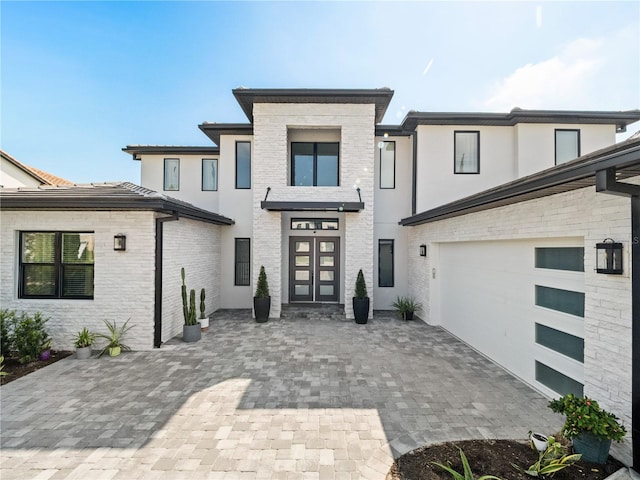 view of front facade featuring a garage