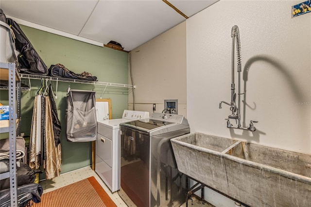 laundry room featuring independent washer and dryer