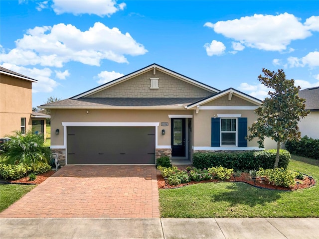 view of front of property featuring a front lawn and a garage