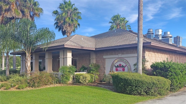 view of front of home with a front lawn