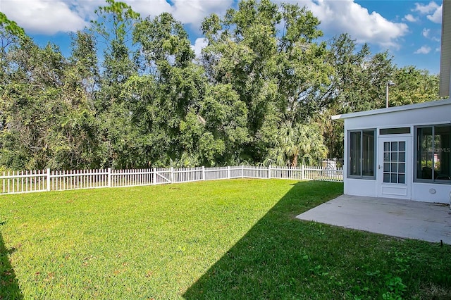 view of yard featuring a patio