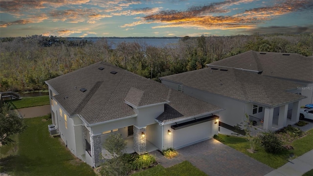 view of aerial view at dusk