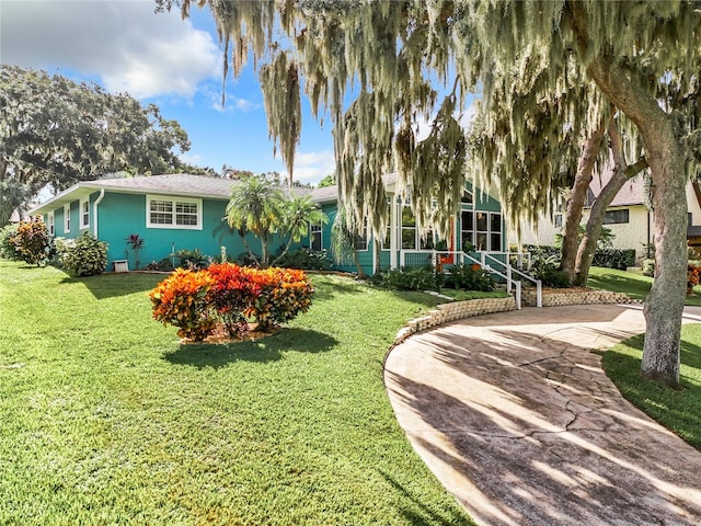 view of front of house with a front lawn