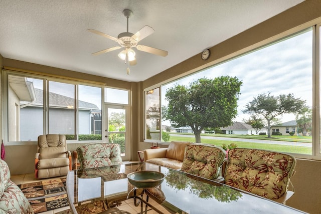 sunroom with ceiling fan