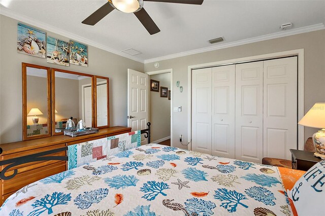 bedroom with crown molding and ceiling fan