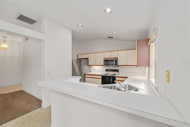 kitchen featuring lofted ceiling, sink, kitchen peninsula, and stainless steel appliances