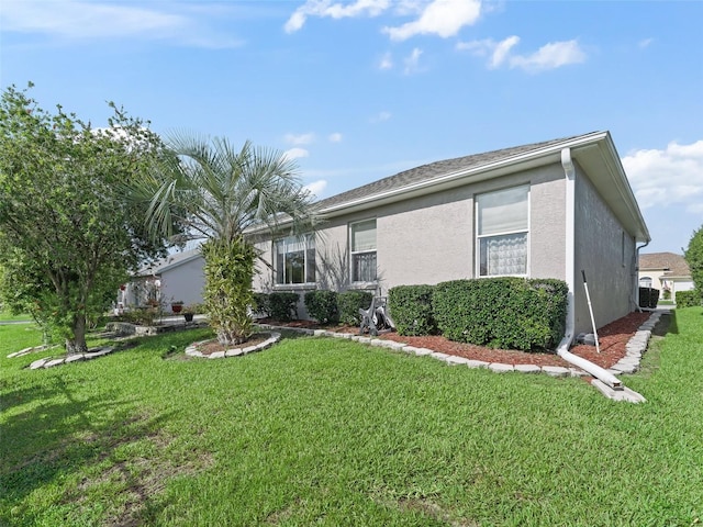 view of front of house featuring a front lawn