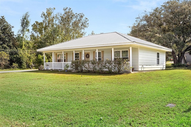 view of front of home featuring a porch and a front lawn