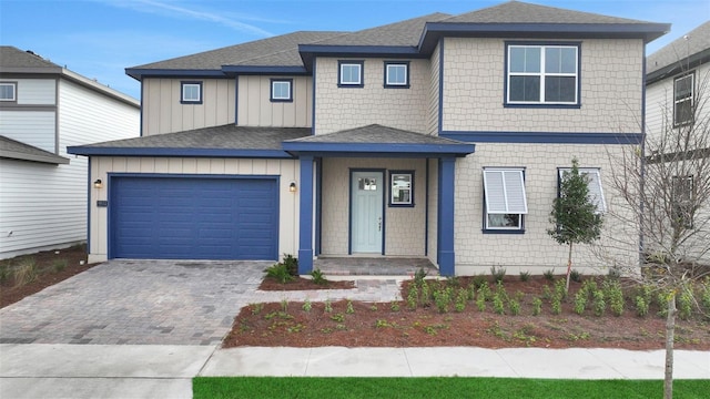 view of front facade featuring a garage