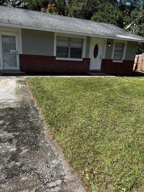 ranch-style house with a front lawn