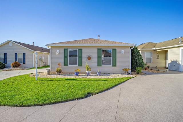 view of front of house with a front lawn