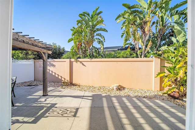 view of patio featuring a pergola