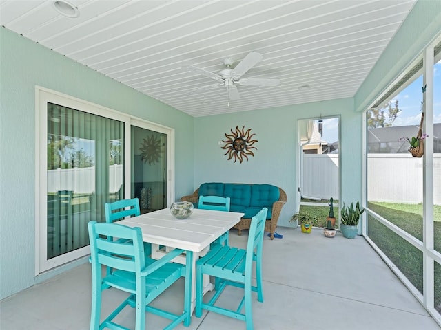 sunroom with ceiling fan