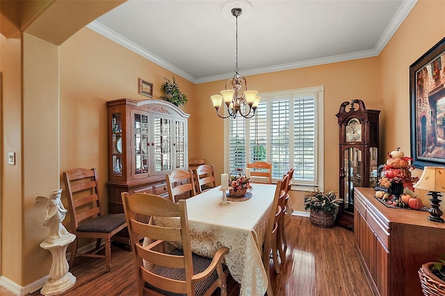 dining area featuring ornamental molding, dark hardwood / wood-style flooring, and an inviting chandelier