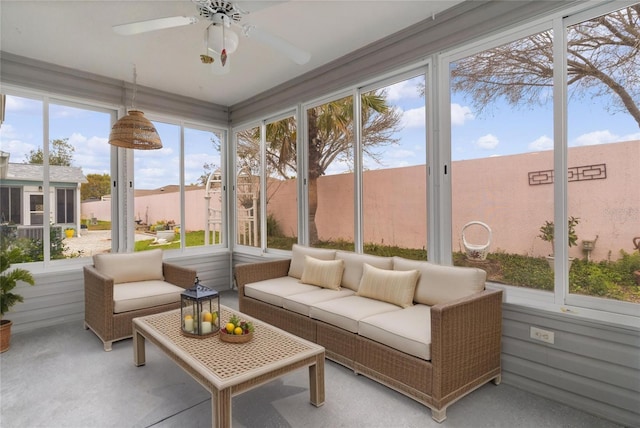 sunroom with ceiling fan