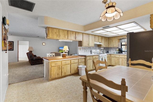 kitchen with light carpet, kitchen peninsula, backsplash, light brown cabinetry, and white gas range oven