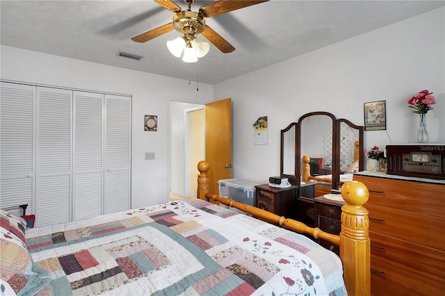 bedroom featuring a closet, a textured ceiling, and ceiling fan