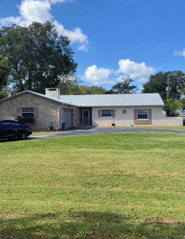 ranch-style home with a front lawn