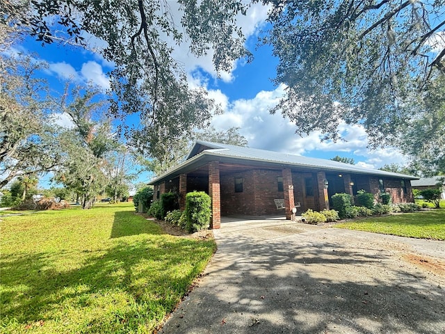 view of front of house featuring a front yard