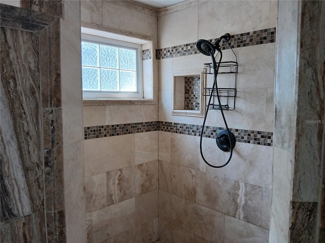 bathroom featuring a tile shower