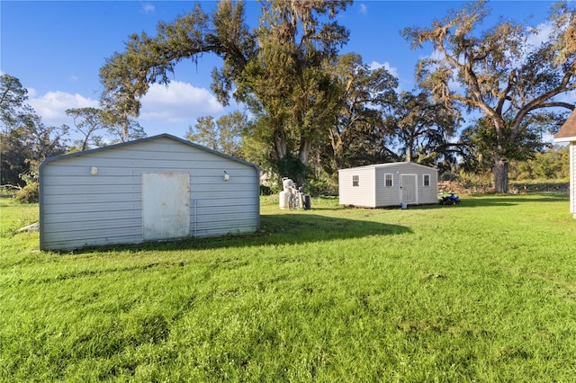 view of yard with a storage shed