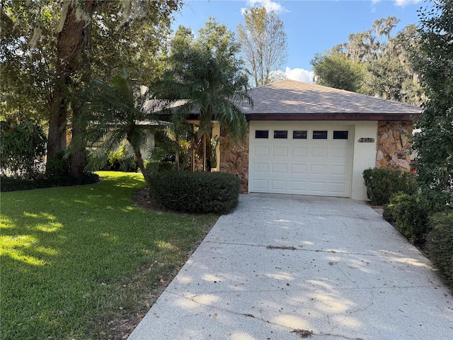 view of front of property featuring a front yard and a garage