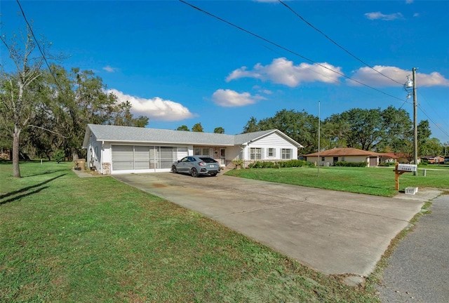 single story home with a front lawn