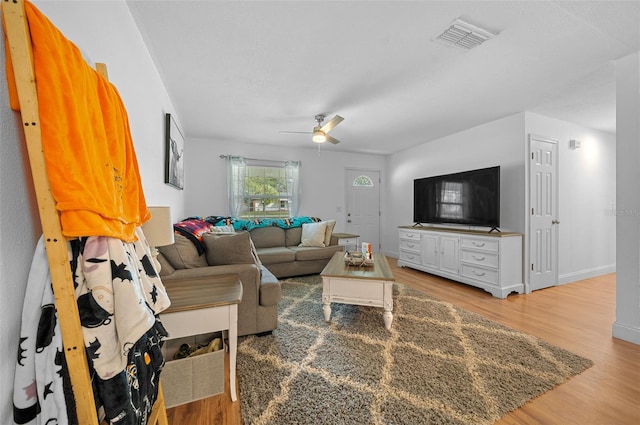 living room featuring light hardwood / wood-style floors and ceiling fan