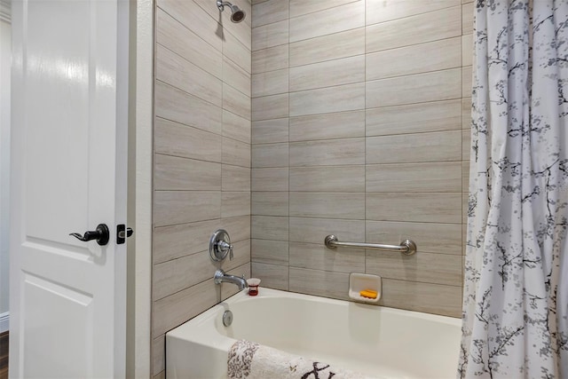 bathroom featuring shower / bath combo