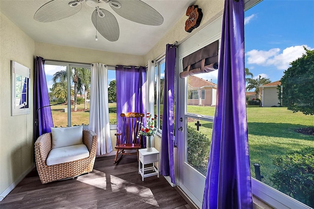 sunroom with ceiling fan