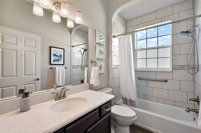full bath with vanity, toilet, and shower / tub combo