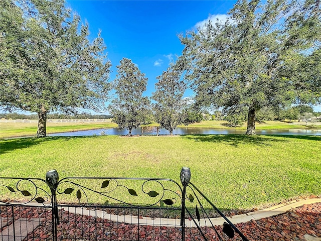 view of yard featuring a water view