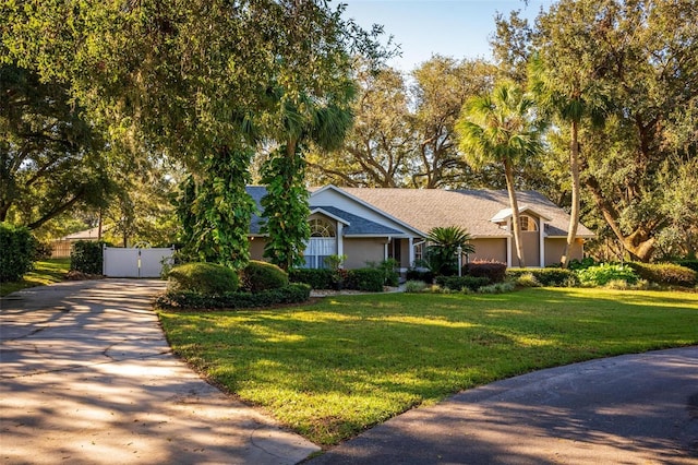 view of front of house featuring a front yard