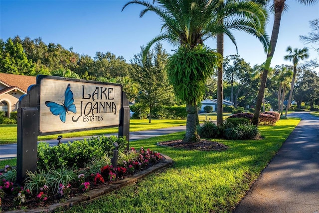 community / neighborhood sign with a lawn