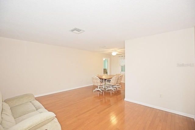 sitting room featuring light wood-type flooring and ceiling fan