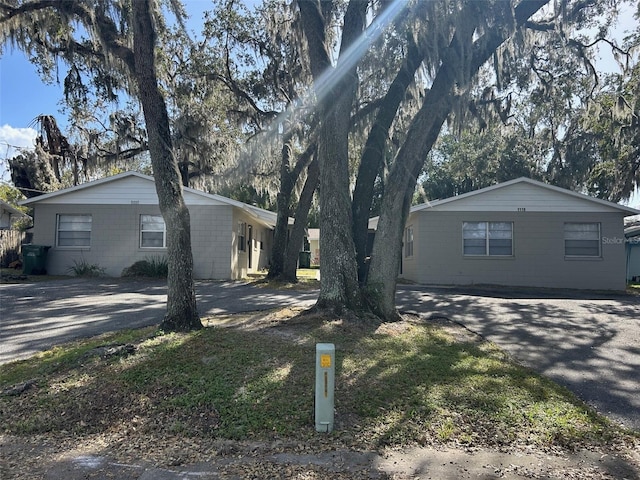 view of front of property