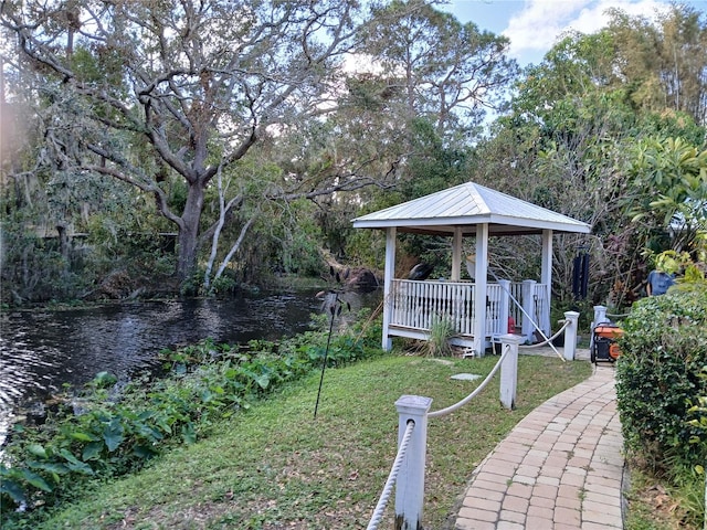 view of yard featuring a water view